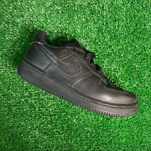 Nike Air Force 1 06 Low Triple Black Sneakers Toddler Kids Size 10